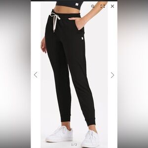 VUORI- Performance Women's joggers size medium
